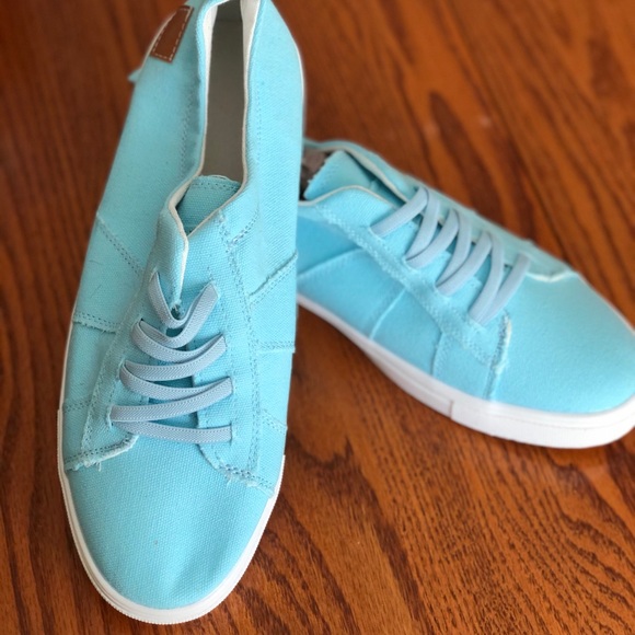 Shoes - Turquoise tennis shoes